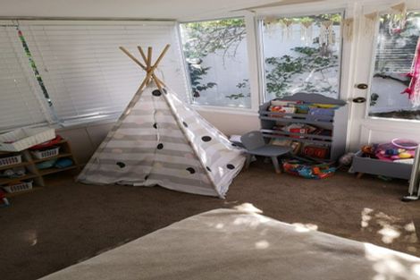 Photo of property in 23 Glenmore Road, Sunnyhills, Auckland, 2010