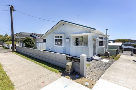 Photo of property in 75 Pendarves Street, New Plymouth, 4310