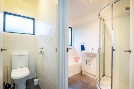 Photo of property in 8 Luxor Place, Massey, Auckland, 0614