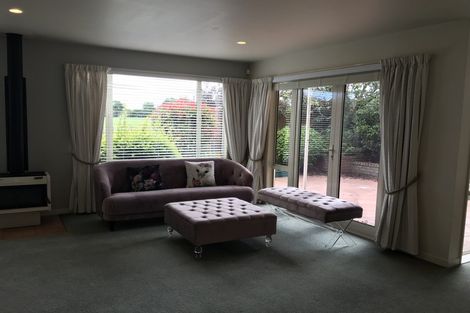 Photo of property in 2/271 Memorial Avenue, Burnside, Christchurch, 8053