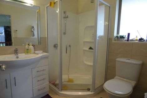 Photo of property in 60 South Kensington Way, Henderson, Auckland, 0612