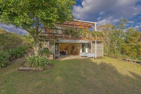 Photo of property in 152 Ocean Beach Road, Tairua, 3508