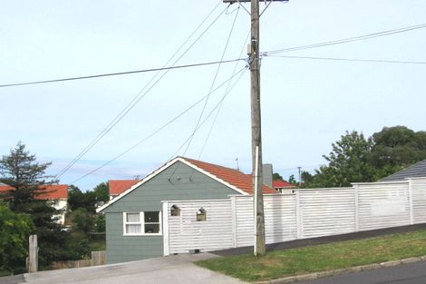 Photo of property in 19a Clairville Crescent, Wai O Taiki Bay, Auckland, 1072