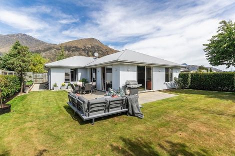 Photo of property in 11 Mystery Grove, Lake Hayes, Queenstown, 9304