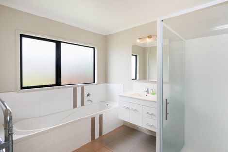 Photo of property in 35 Pegasus Place, Kelvin Grove, Palmerston North, 4414