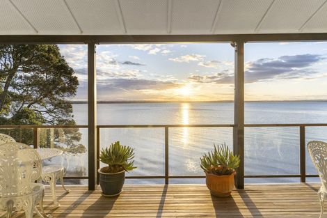 Photo of property in 16 Harbour View Road, Point Chevalier, Auckland, 1022