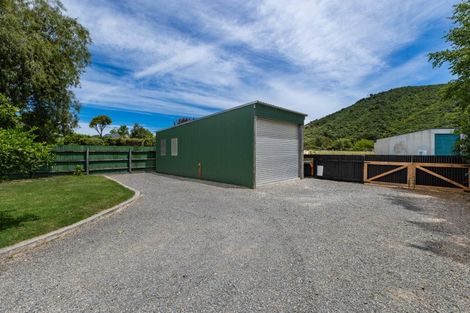 Photo of property in 30 Beach Road, Waikawa, Picton, 7220