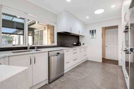 Photo of property in 84 Tauranga Place, Orewa, 0931