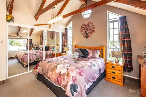 Photo of property in 2 Burtts Road, Durie Hill, Whanganui, 4500