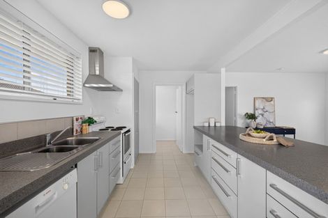 Photo of property in 40 Oakley Crescent, Hornby, Christchurch, 8042