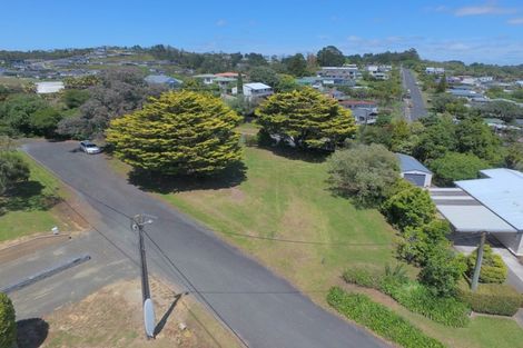 Photo of property in 8 Hiwi Crescent, Stanmore Bay, Whangaparaoa, 0932