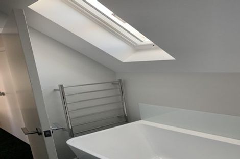 Photo of property in 91c Whites Line East, Waiwhetu, Lower Hutt, 5010