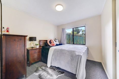 Photo of property in 1/6 Eulogy Place, Randwick Park, Auckland, 2105