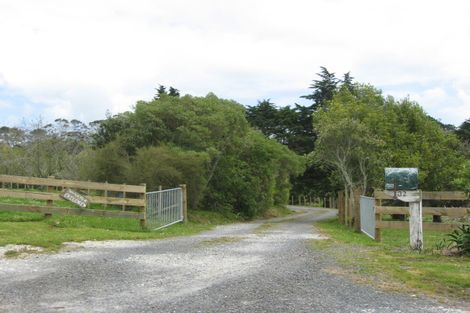 Photo of property in 132 Motu Road, Kumeu, 0891