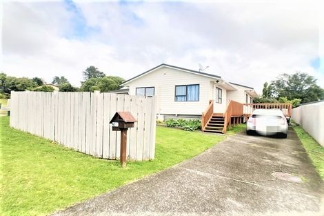 Photo of property in 2/3 Sevilla Place, Unsworth Heights, Auckland, 0632