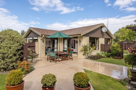 Photo of property in 5 Calbreath Place, Russley, Christchurch, 8042