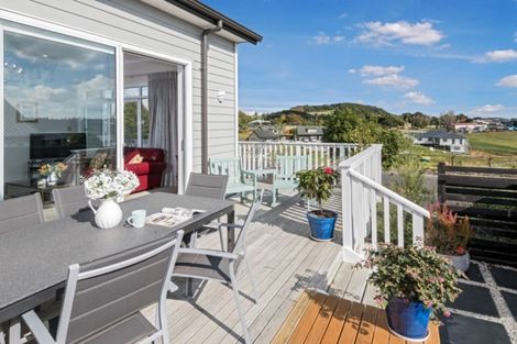 Photo of property in 8 Ridge View Crescent, Pukekohe, 2120