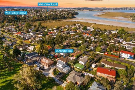 Photo of property in 1/3 Allington Road, Massey, Auckland, 0614