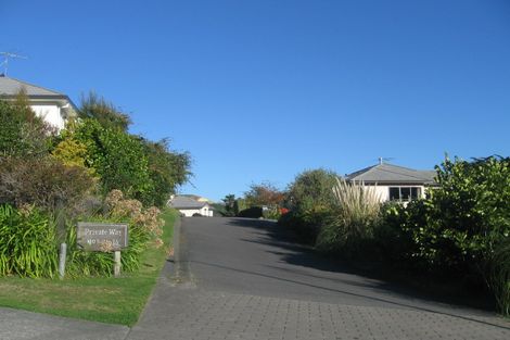 Photo of property in 12 Joseph Banks Drive, Whitby, Porirua, 5024