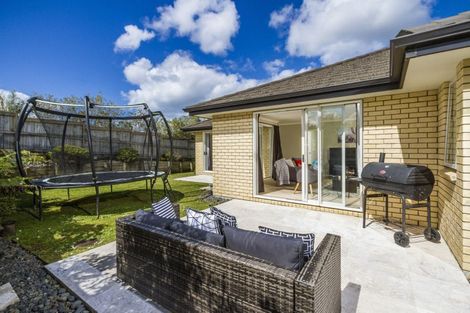 Photo of property in 42 Huntington Park Drive, Greenhithe, Auckland, 0632