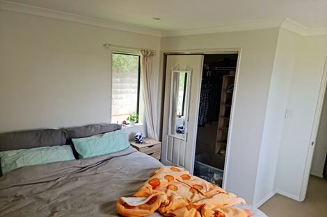 Photo of property in 140 Glanmire Road, Newlands, Wellington, 6037