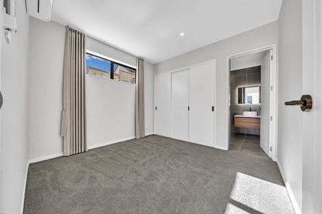 Photo of property in 28 Roxborough Place, East Tamaki Heights, Auckland, 2016