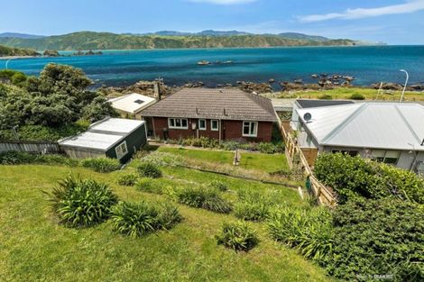 Photo of property in 63 Breaker Bay Road, Breaker Bay, Wellington, 6022