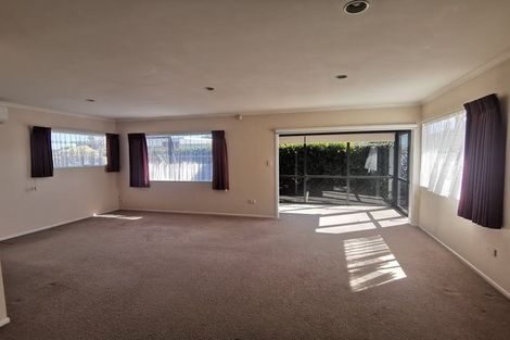 Photo of property in 2/156 Carrington Street, Lower Vogeltown, New Plymouth, 4310