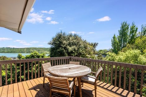 Photo of property in 4 Kahu Road, Paremata, Porirua, 5024