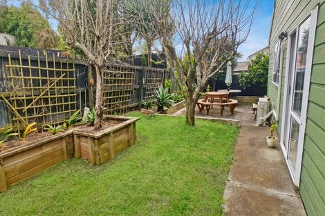 Photo of property in 36 Wallath Road, Onehunga, Auckland, 1061