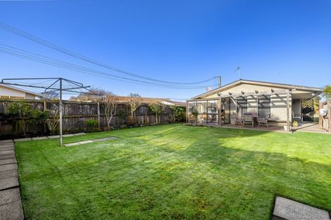 Photo of property in 96 Englefield Road, Northwood, Christchurch, 8051