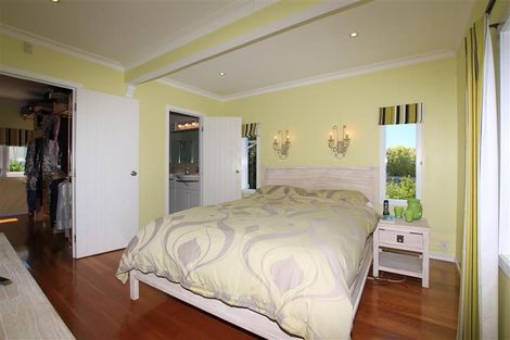 Photo of property in 71 Aberdeen Road, Castor Bay, Auckland, 0620