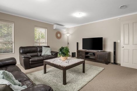 Photo of property in 63 Waiwherowhero Drive, St Andrews, Hamilton, 3200