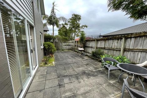 Photo of property in 2/19 Nimstedt Avenue, Oteha, Auckland, 0632