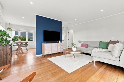 Photo of property in 1/77 Birkdale Road, Birkdale, Auckland, 0626