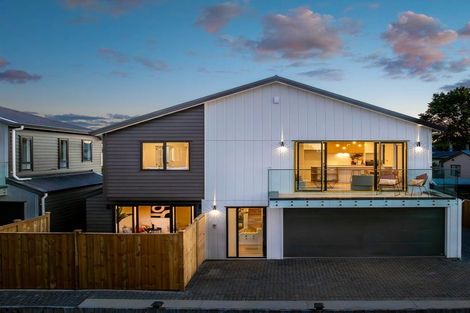Photo of property in 3b Dawnhaven Drive, Te Atatu Peninsula, Auckland, 0610