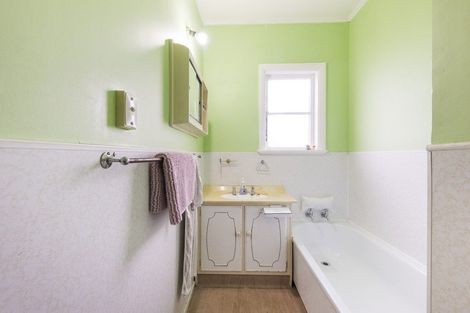 Photo of property in 77 Savage Crescent, West End, Palmerston North, 4412