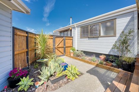 Photo of property in 15 Waiheke Street, Waikanae Beach, Waikanae, 5036