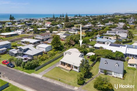Photo of property in 1 Patterson Place, Waihi Beach, 3611