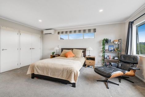 Photo of property in 24 Goldfinch Rise, Unsworth Heights, Auckland, 0632