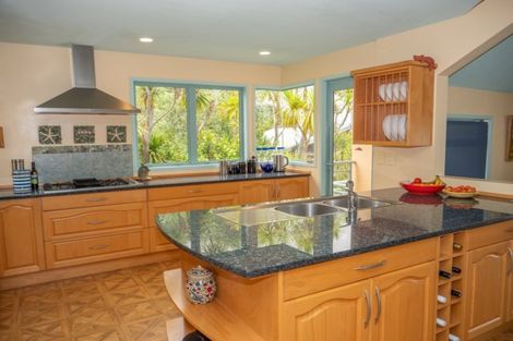 Photo of property in 4 Bush Point Road, Cable Bay, 0420