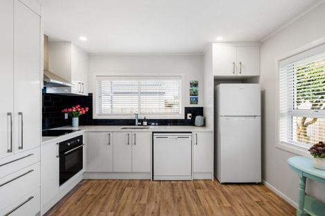 Photo of property in 4 Walter Street, Fairfield, Hamilton, 3214