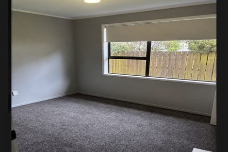 Photo of property in 28 Beauchamp Drive, Massey, Auckland, 0614
