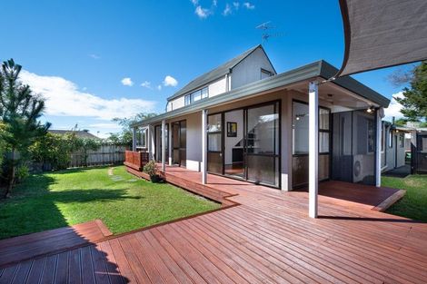 Photo of property in 1/283 Royal Road, Massey, Auckland, 0614