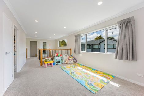Photo of property in 1b Harrowglen Drive, Northcross, Auckland, 0632