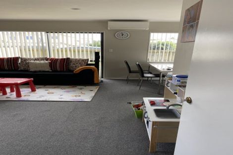 Photo of property in 1/4 Avalon Place, Glenfield, Auckland, 0629