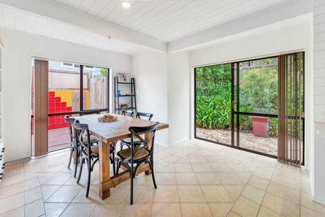 Photo of property in 1 Tiri View Place, Waiake, Auckland, 0630