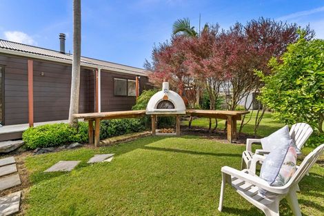 Photo of property in 13 Ferry Road, Waipu, 0510