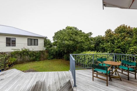 Photo of property in 10 Mcfarlane Street, Oakura, 4314