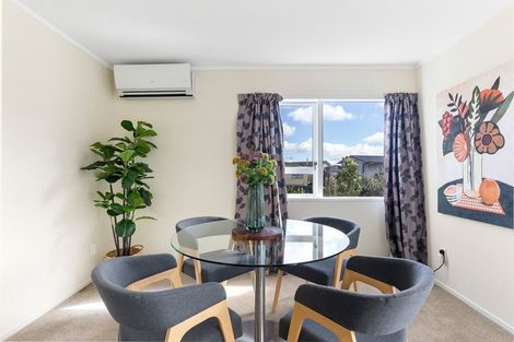 Photo of property in 2 Ladbrooke Drive, Newlands, Wellington, 6037